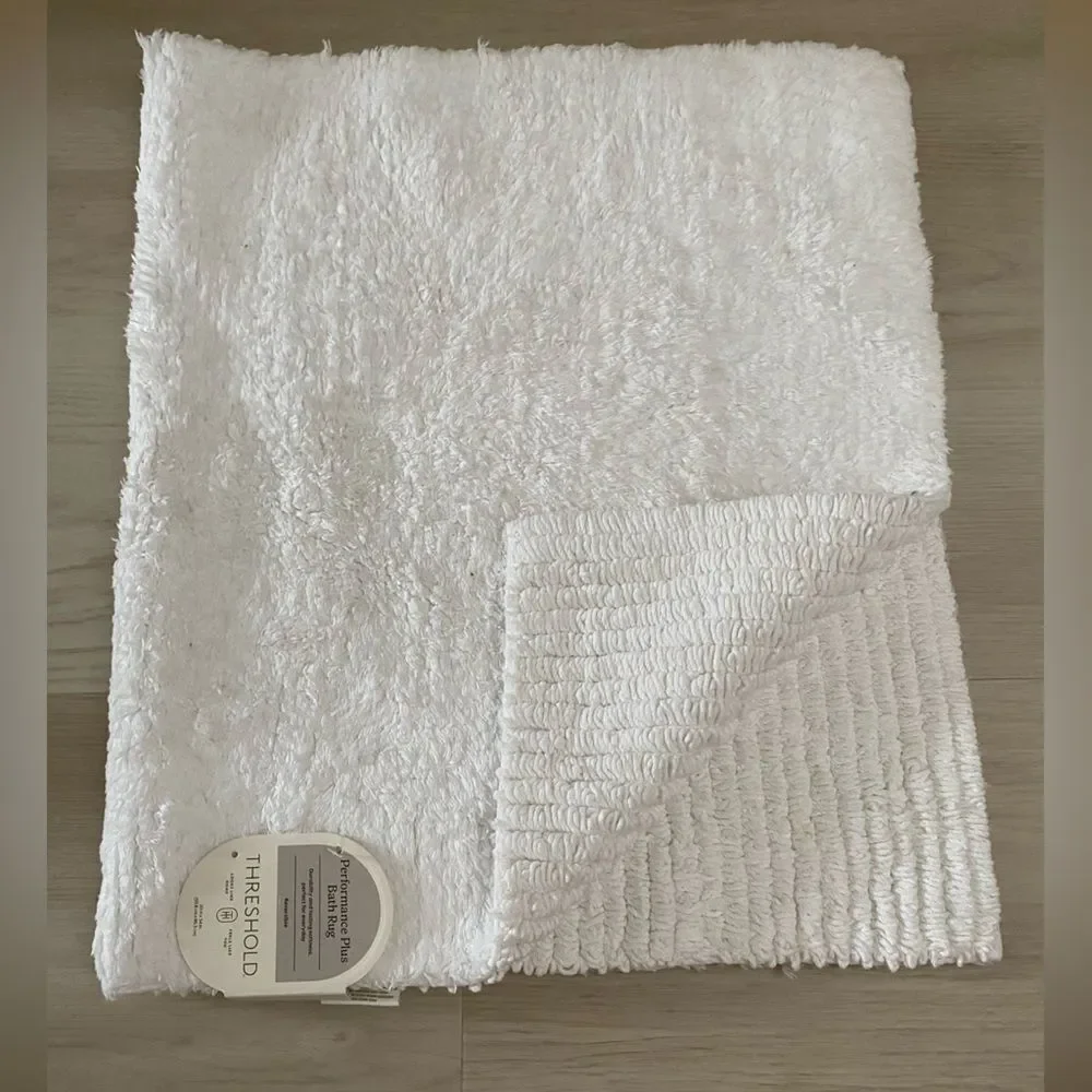 Threshold Performance Plus 20x34 Reversible Plush White Bath Mat